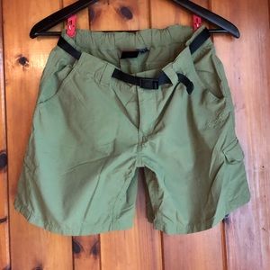 Sherpa green women’s shorts with belt, S